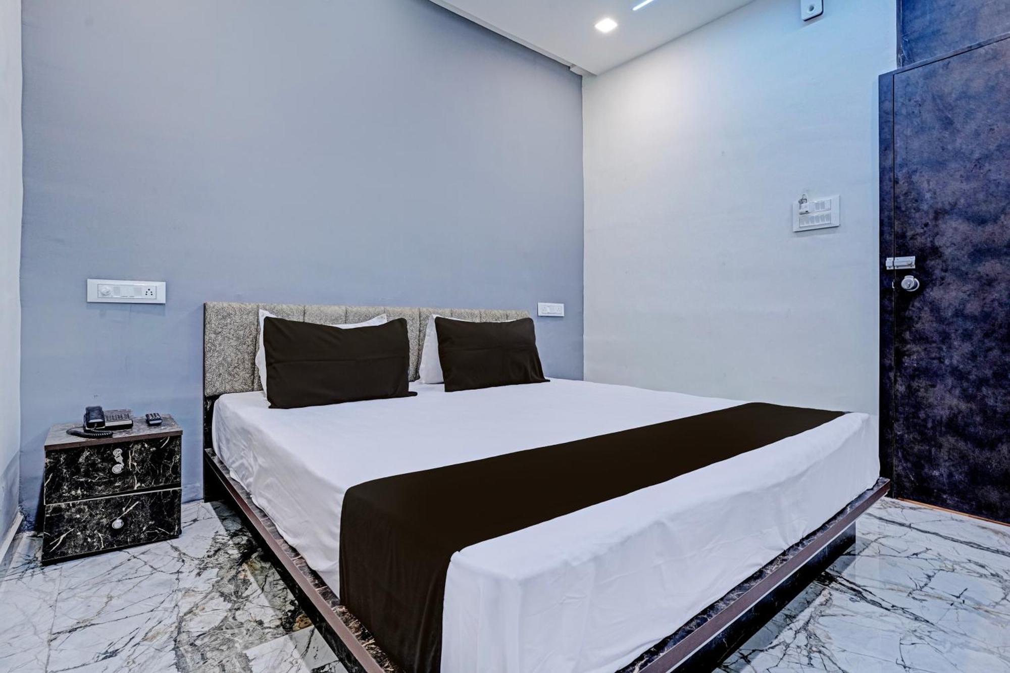 Hotel O White Palace Hotel Раджкот Екстер'єр фото