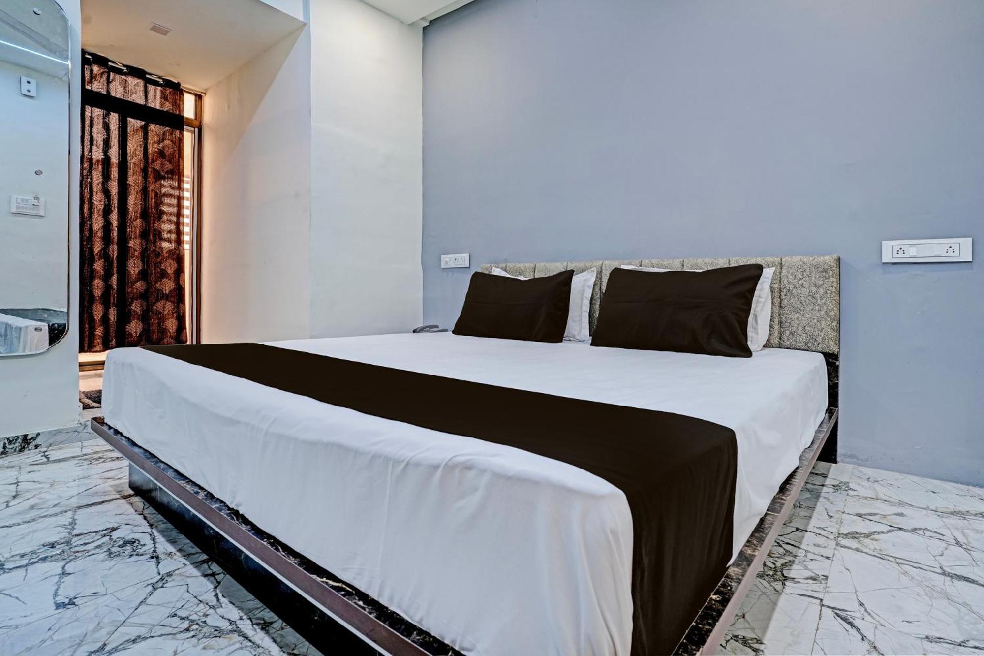 Hotel O White Palace Hotel Раджкот Екстер'єр фото